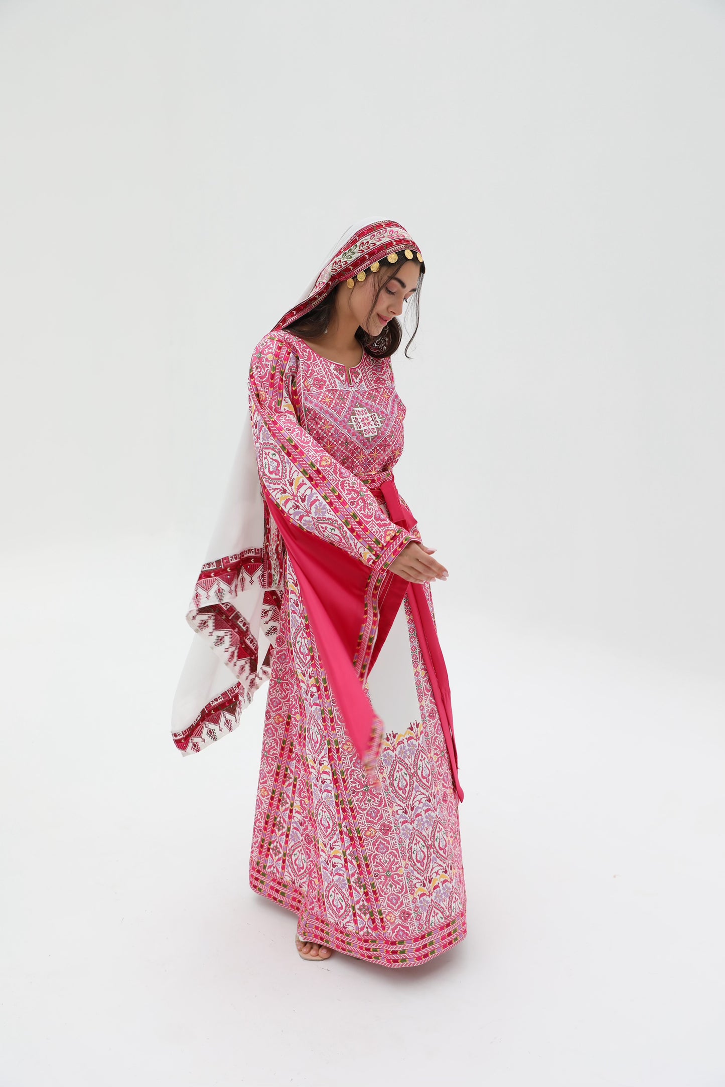 Shahd Long Sleeve Pink and White Thobe